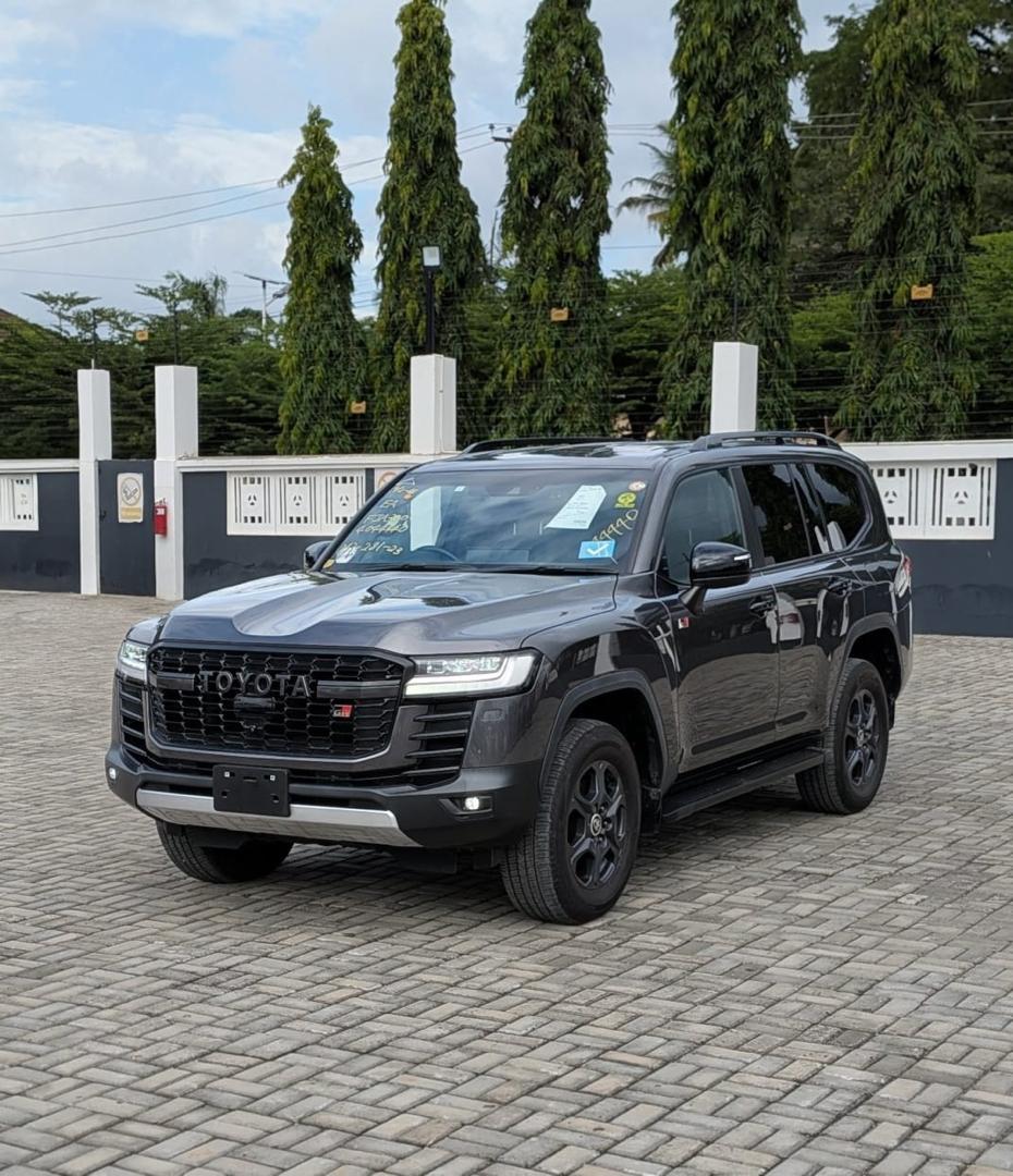 TOYOTA LANDCRUISER GR SPORT thumbnail 2